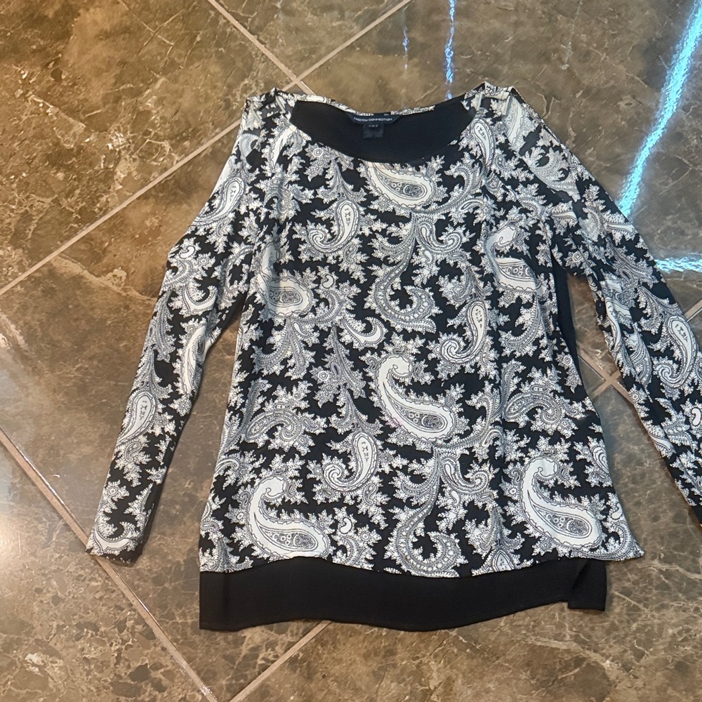 Black and White Paisley Long Sleeve Top